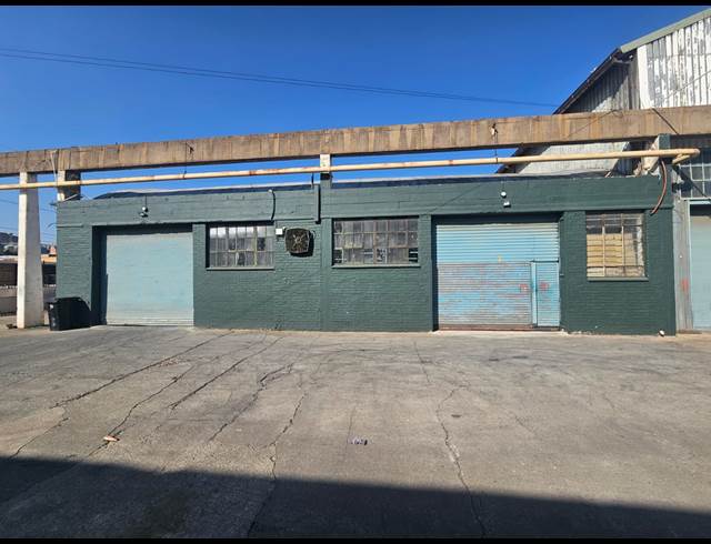 1,400M² WAREHOUSE TO LET IN INDUSTRIA WEST