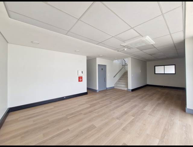 565M² WAREHOUSE TO LET IN STIKLAND INDUSTRIAL