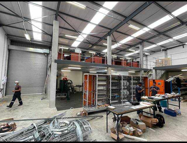 517M² WAREHOUSE TO LET IN STIKLAND INDUSTRIAL