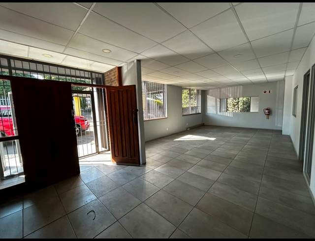 1,200M² WAREHOUSE TO LET IN WYNBERG