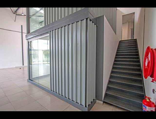 356M² SHOWROOM TO LET IN OLIVEDALE