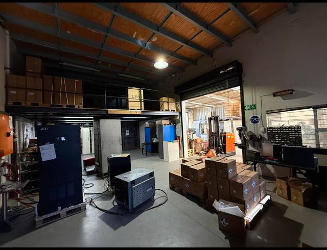 1,043M² WAREHOUSE TO LET IN ORMONDE