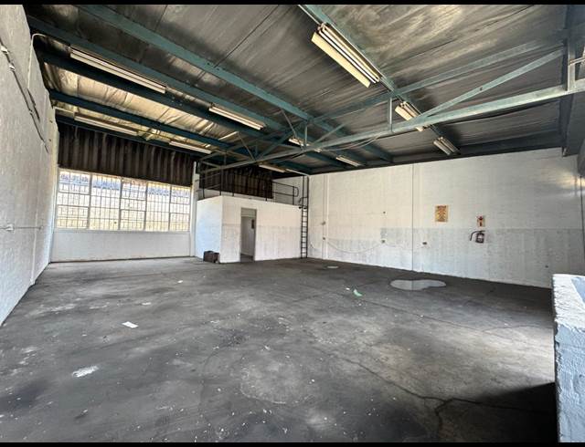 150M² WAREHOUSE TO LET IN PHOENIX INDUSTRIAL