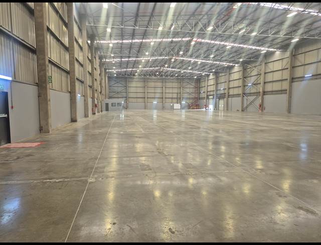 3,280M² WAREHOUSE TO LET IN LONGMEADOW