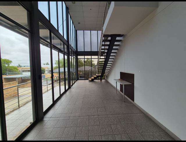 1,700M² WAREHOUSE TO LET IN LINBRO PARK