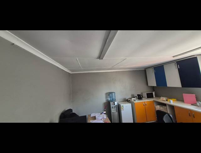 264M² WAREHOUSE TO LET IN ANDERBOLT