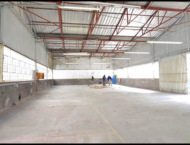 780M² WAREHOUSE RENTED IN SEBENZA