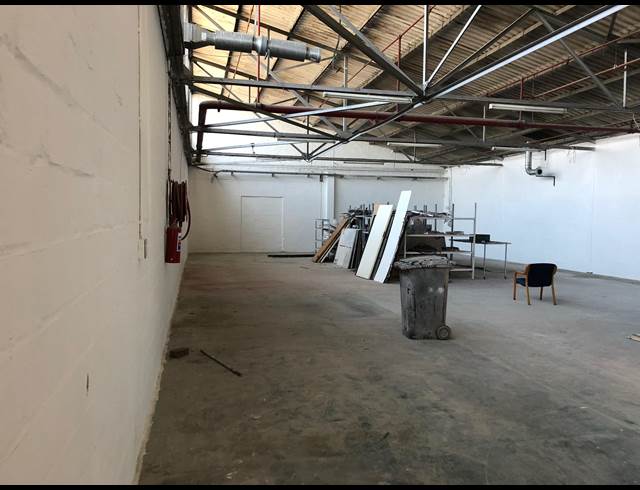 293M² WORKSHOP TO LET IN EPPING INDUSTRIAL