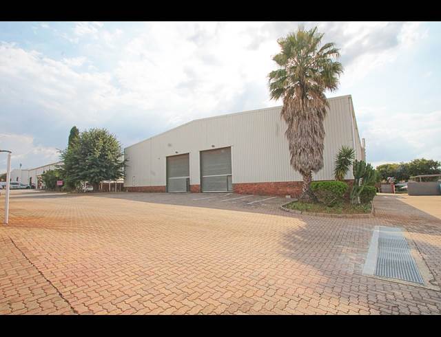 1,060M² WAREHOUSE TO LET IN RANDJESPARK