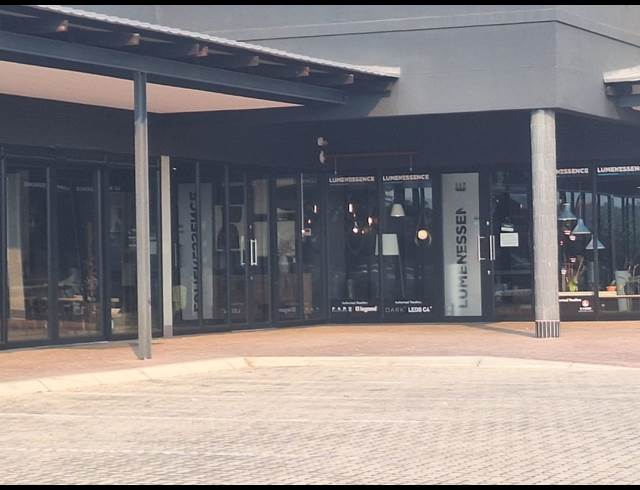 108.50M² RETAIL TO LET IN RIVERSIDE PARK