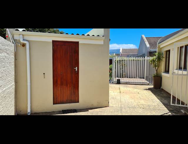 3 bed property to rent in DREYERSDAL