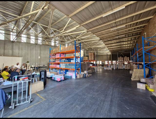 602M² WAREHOUSE TO LET IN JET PARK