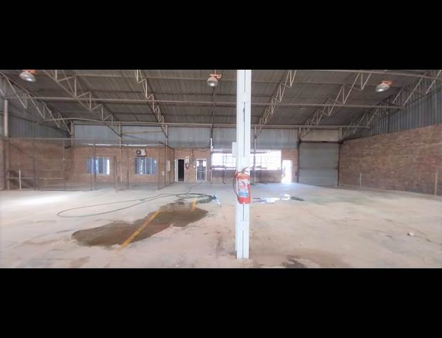 690M² WAREHOUSE TO LET IN KLERKSOORD