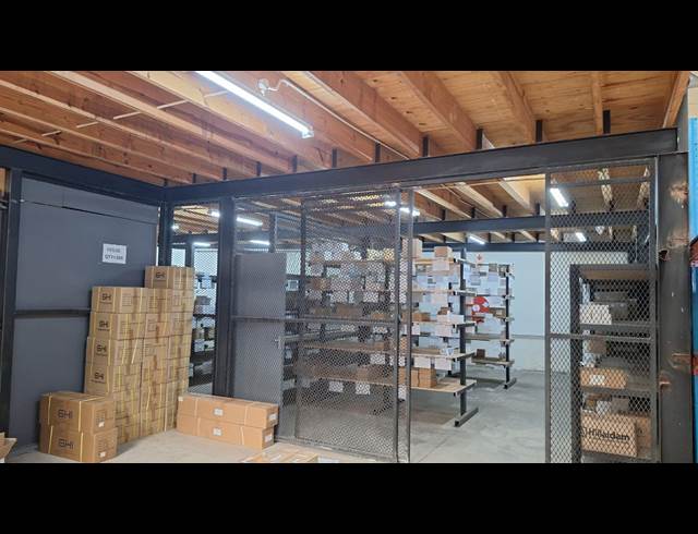 1,400M² WAREHOUSE TO LET IN RIVERSIDE PARK