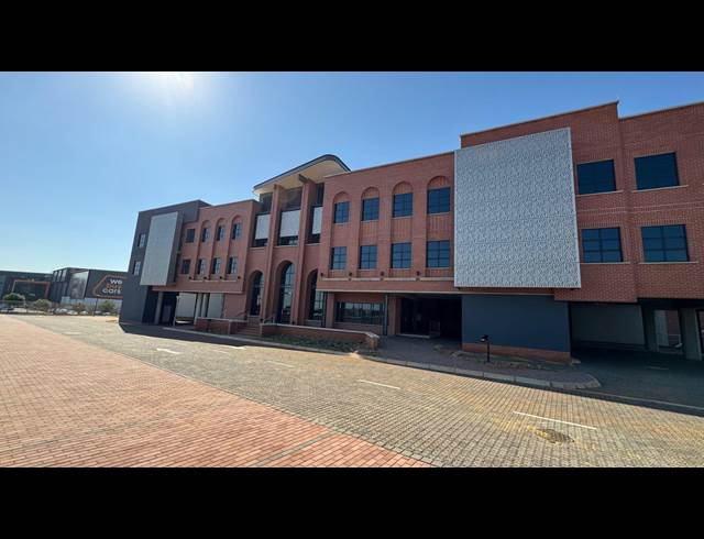 18,742M² WAREHOUSE TO LET IN LOUWLARDIA