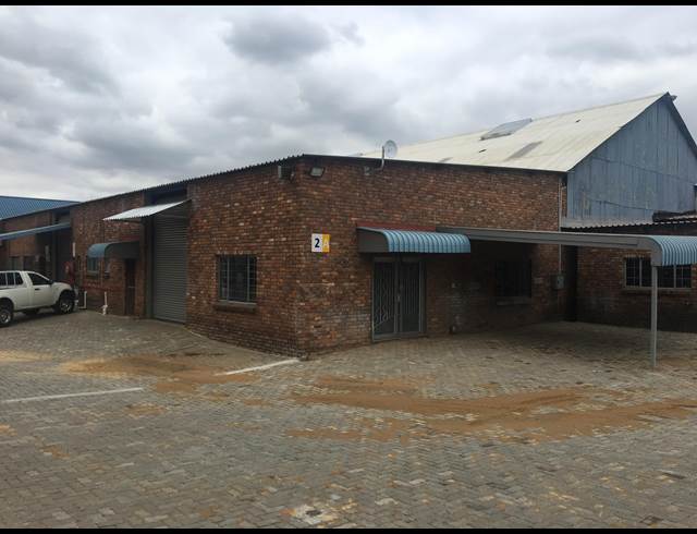 177M² WAREHOUSE RENTED IN SILVERTON