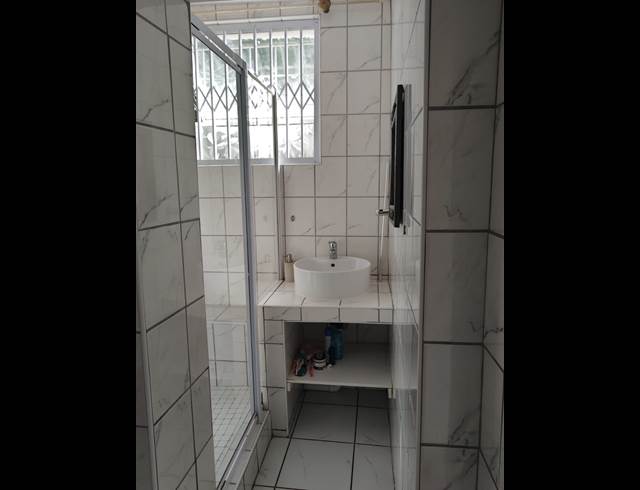 4 BEDROOM FREESTANDING TO LET IN BIRCHLEIGH