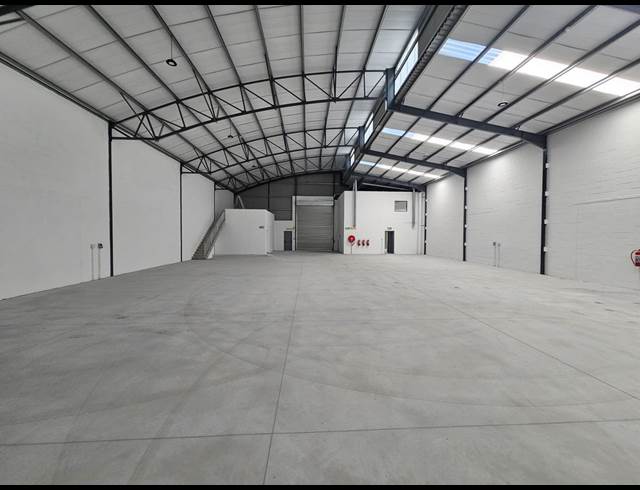 768M² WAREHOUSE TO LET IN FIRGROVE INDUSTRIAL ESTATE
