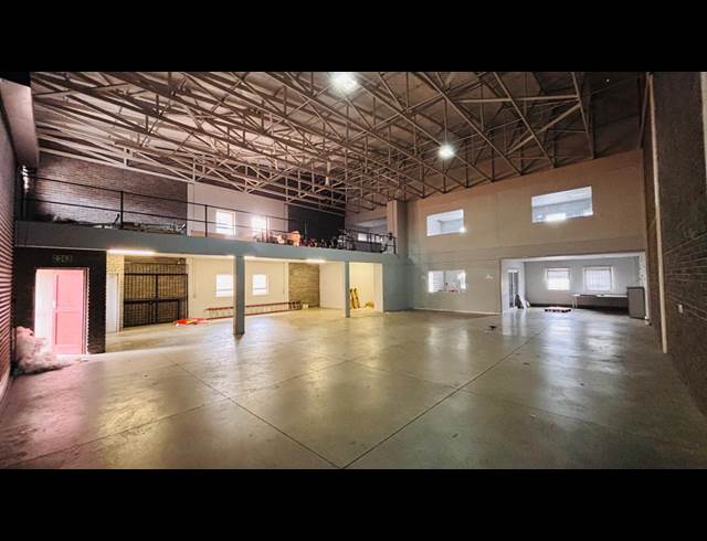450M² WAREHOUSE TO LET IN STORMILL