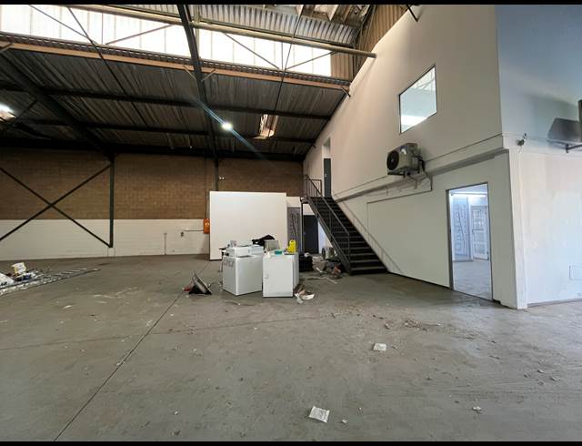 331M² WAREHOUSE TO LET IN MEADOWDALE