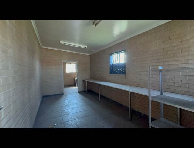 270M² WAREHOUSE TO LET IN SELBY