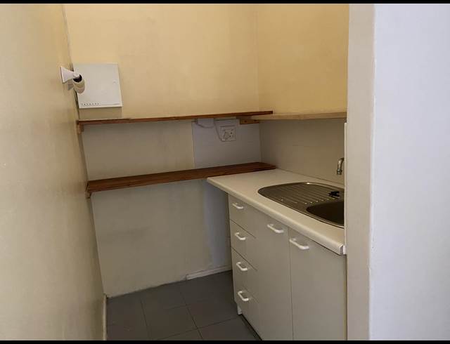 100M² OFFICE TO LET IN WESTLAKE