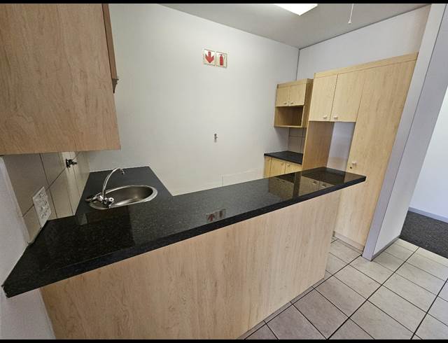 352M² OFFICE TO LET IN CENTURY CITY