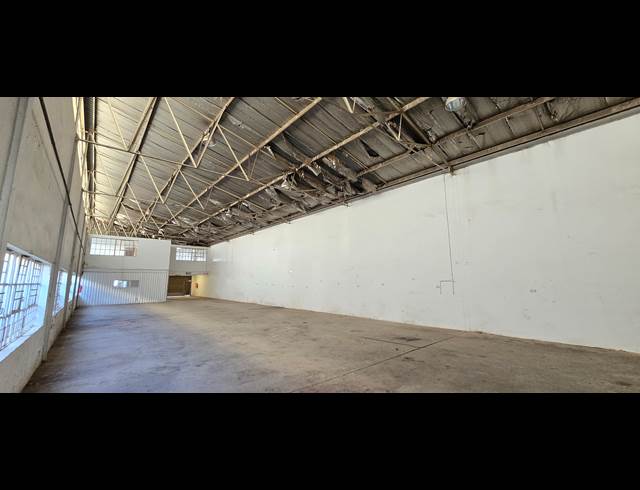 690M² WAREHOUSE TO LET IN STORMILL
