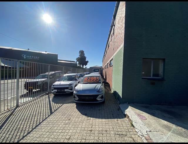 1,903M² SHOWROOM TO LET IN PAARDEN EILAND