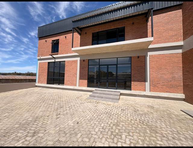213M² RETAIL TO LET IN MALMESBURY INDUSTRIA