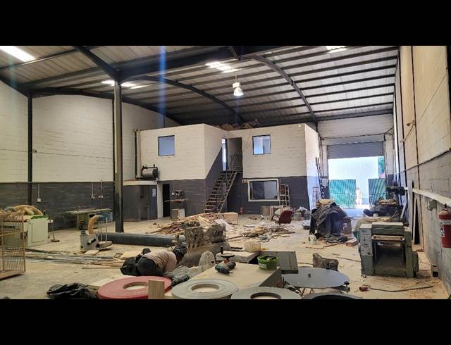520M² WAREHOUSE TO LET IN BELLVILLE SOUTH
