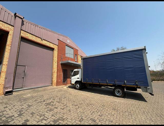 322M² WAREHOUSE TO LET IN BARTLETT