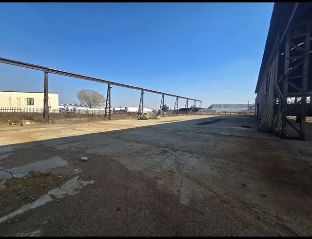 3,000M² WAREHOUSE TO LET IN BOKSBURG EAST