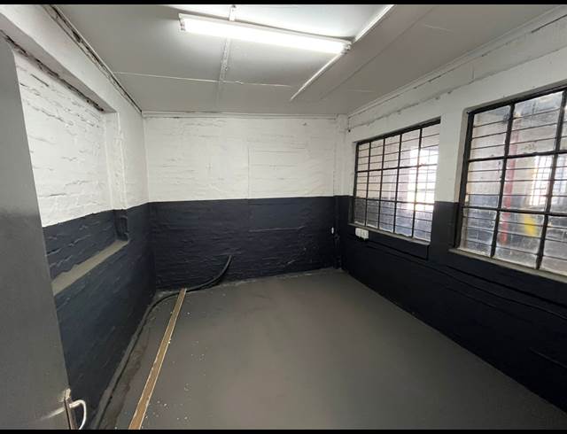 199M² WORKSHOP TO LET IN VULCANIA