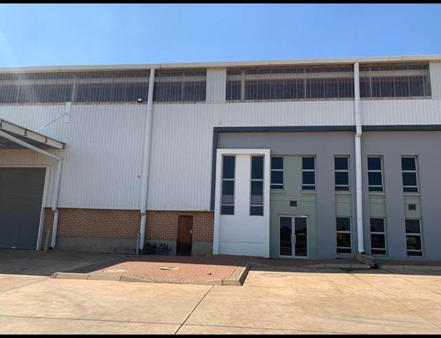 2,276M² WAREHOUSE TO LET IN CLAYVILLE
