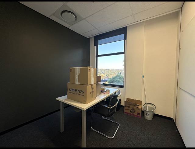 182M² OFFICE TO LET IN GLENADRIENNE