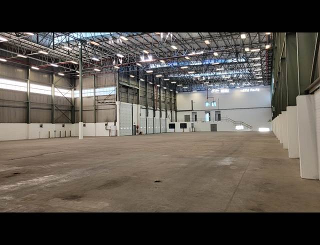 3,718M² WAREHOUSE TO LET IN AIRPORT INDUSTRIA