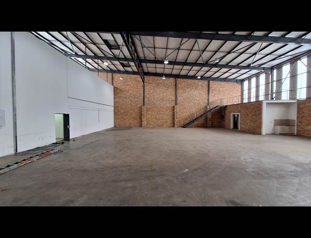 875M² WAREHOUSE TO LET IN NORTH RIDING