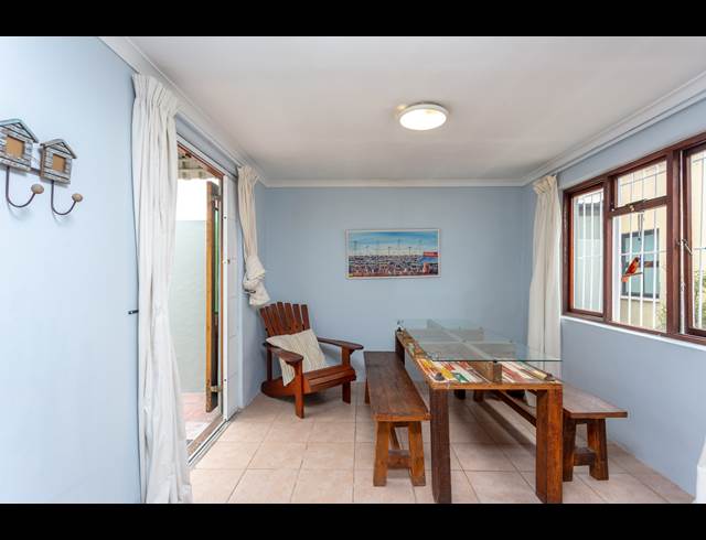 2 BEDROOM SECTIONAL TITLE RENTED IN OBSERVATORY