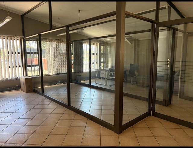 400M² WAREHOUSE TO LET IN RACEVIEW