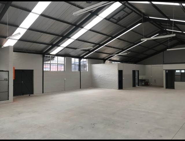 579M² WAREHOUSE RENTED IN TRIANGLE FARM
