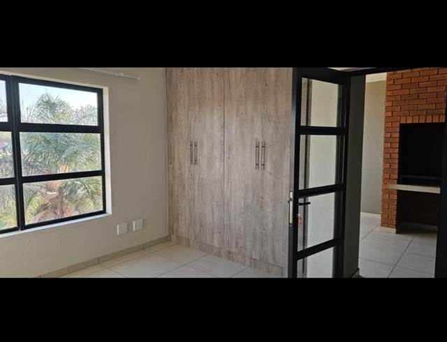 3 BEDROOM APARTMENT TO LET IN BARTLETT