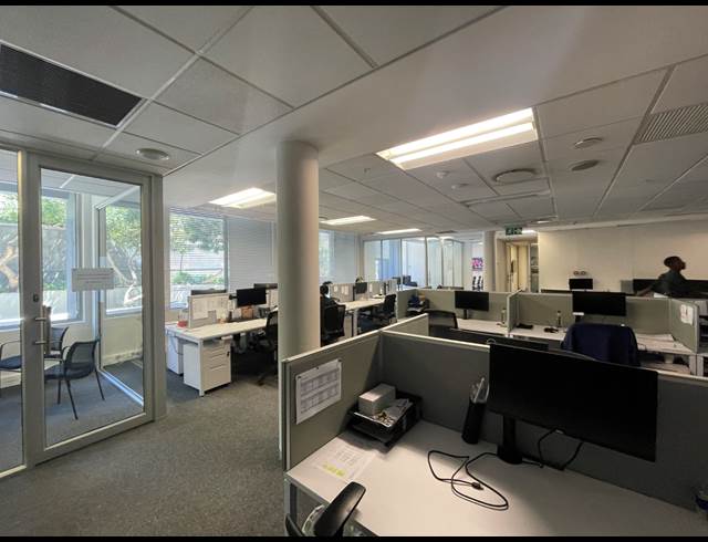 260M² OFFICE TO LET IN WATERFRONT