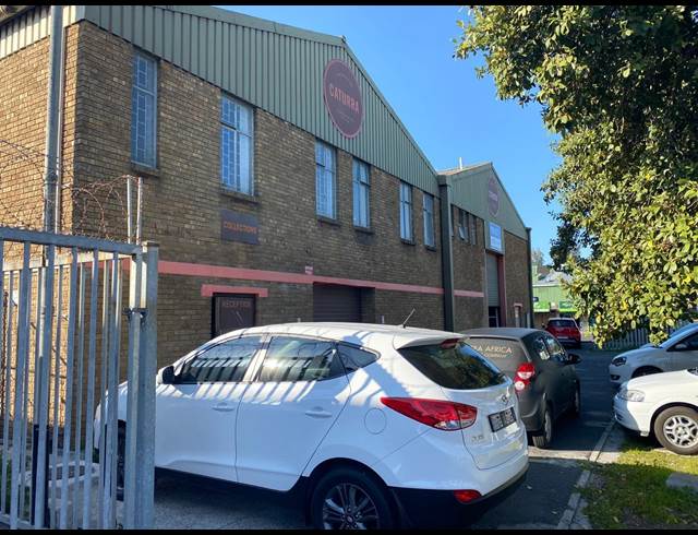1,880M² WAREHOUSE TO LET IN MAITLAND