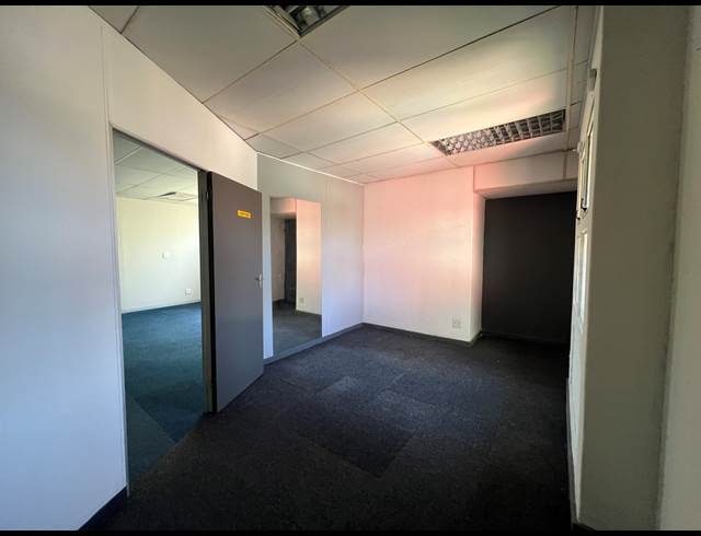 126.50M² OFFICE TO LET IN HIGHVELD