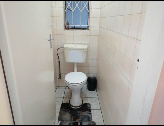 2 bed property to rent in CROWN GARDENS