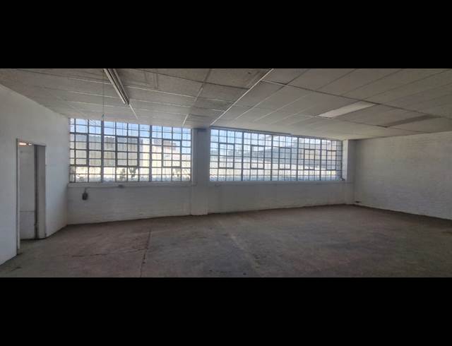 200M² WAREHOUSE TO LET IN VILLAGE MAIN
