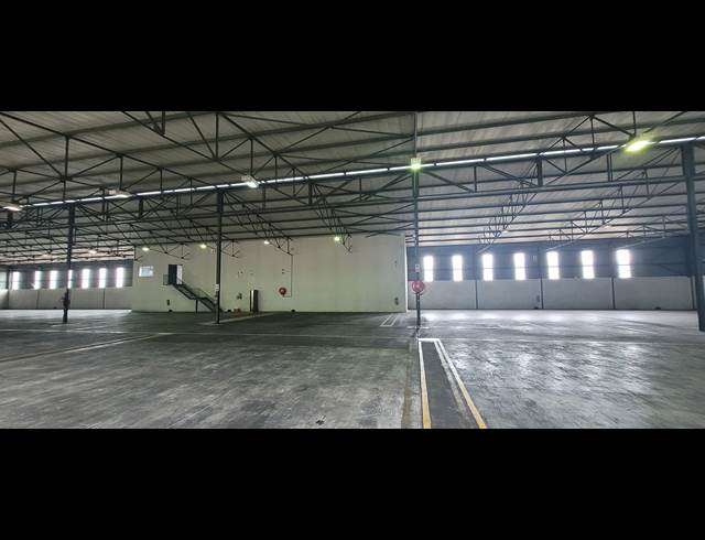 3,660M² WAREHOUSE TO LET IN WHITE RIVER CENTRAL