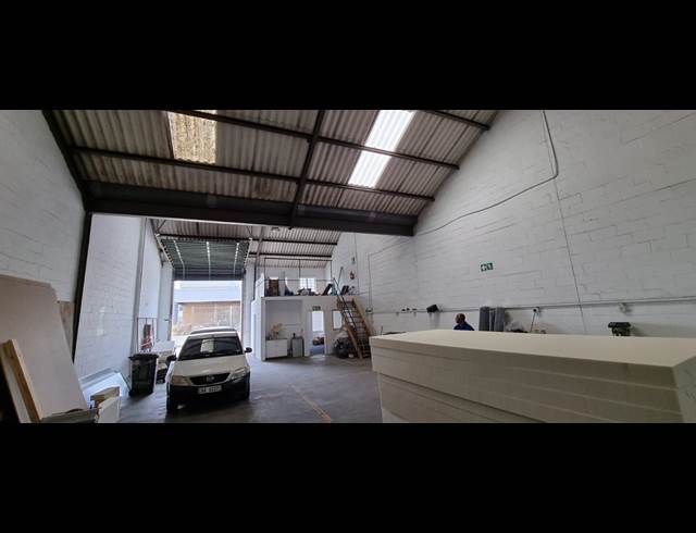 194M² WAREHOUSE TO LET IN AIRPORT INDUSTRIA