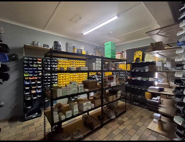 1,420M² WORKSHOP TO LET IN ARCADIA